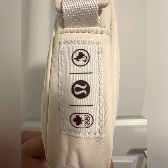 Lululemon Future Legacy Crossbody - Picture 7 of 8